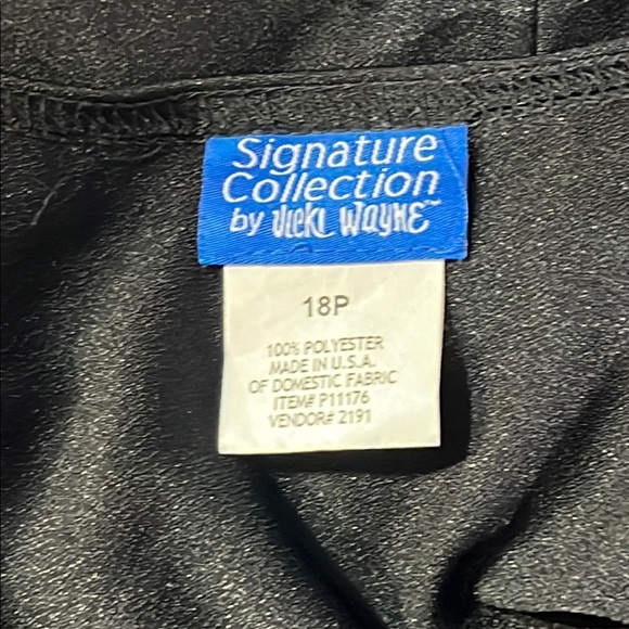 Signature Collection by Vicki Wayne Black Dress. Size 18 Petite - Picture 2 of 6